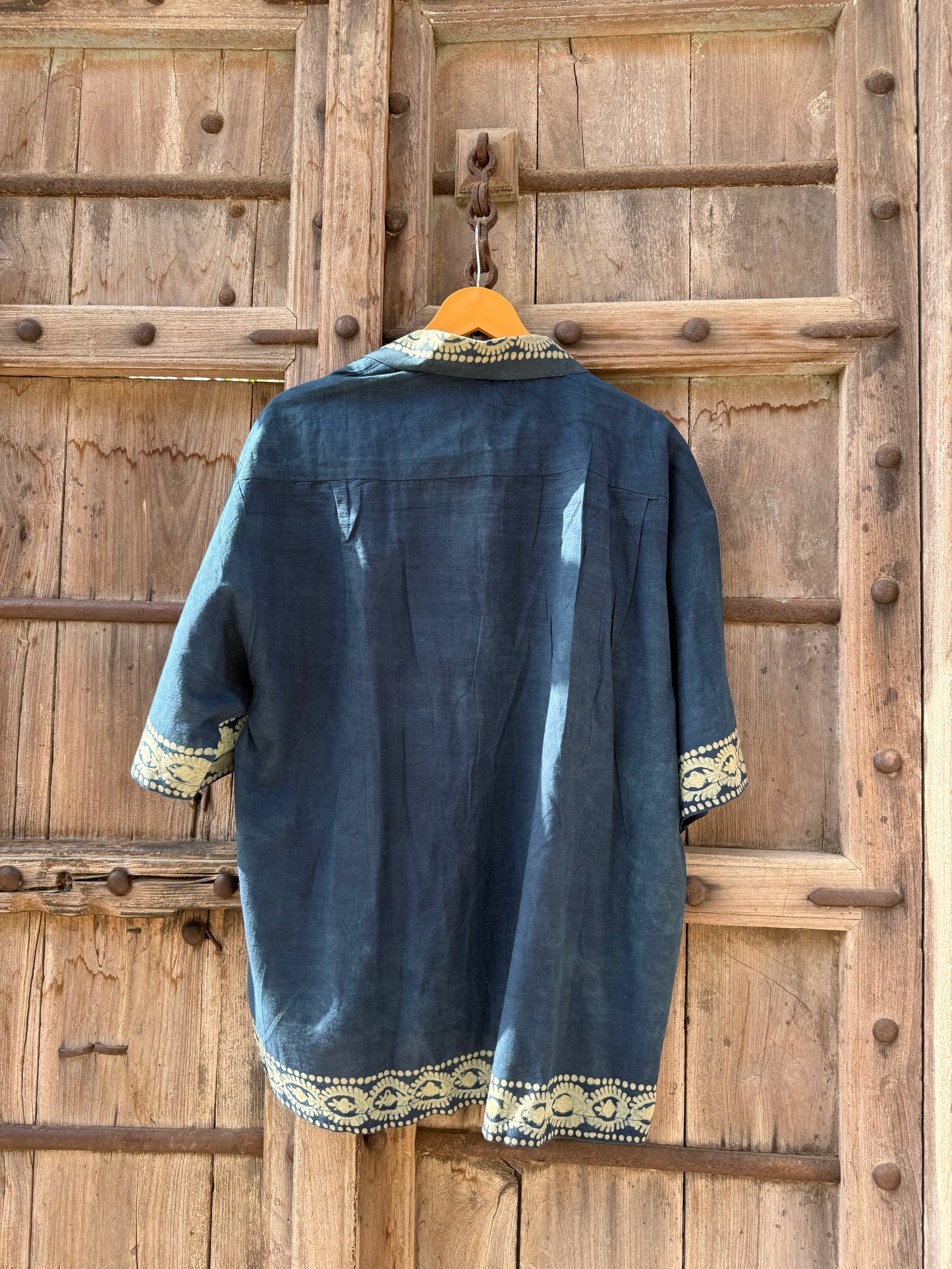 Indigo Border Bela Block Unisex shirt