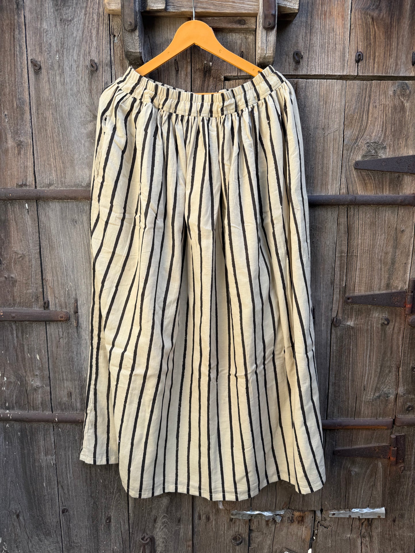 Line Skirt