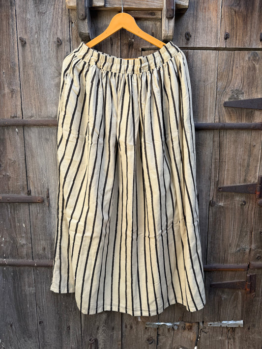 Line Skirt